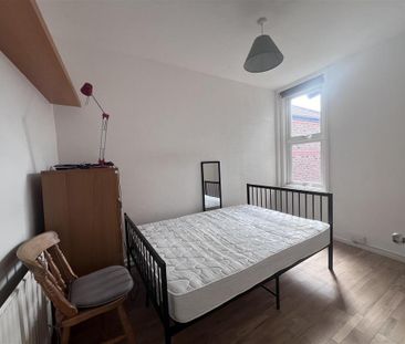 3 bedroom private hall to rent - Photo 1