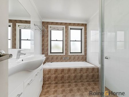 FOUR BEDROOM FAMILY HOME - Photo 2