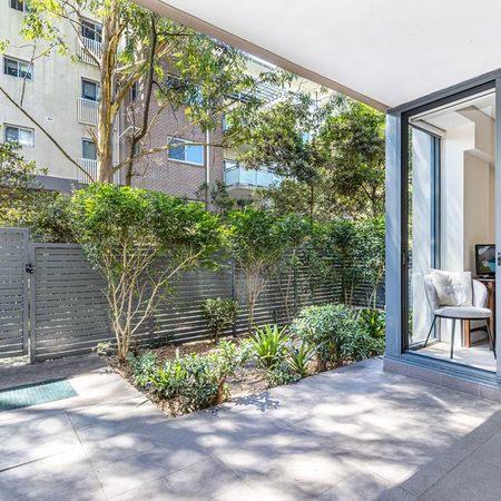 Spacious Garden Apartment - Photo 4