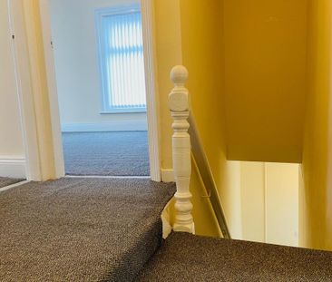 3 bedroom flat to rent - Photo 4