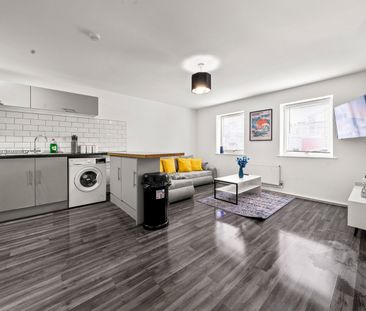 2 Bed Terraced House, Manor House Lane, BS14 - Photo 3