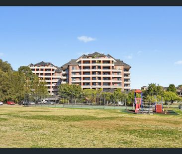 4 BEDROOM 1 STUDY TOWN HOSE IN RESORT COMPLEX - CROYDON - Photo 2