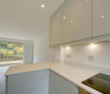 2 bedroom end of terrace house to rent - Photo 4