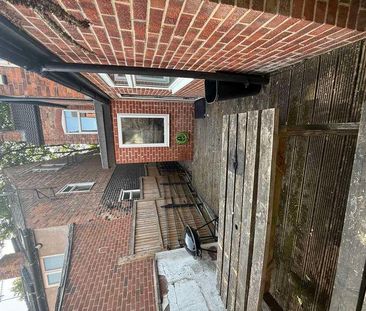 Albert Grove: Bed Student House, NG7 - Photo 2