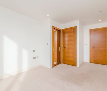 The Hayes, Cardiff - Photo 2