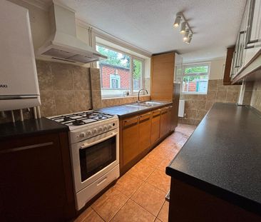 3 bedroom terraced house to rent - Photo 2