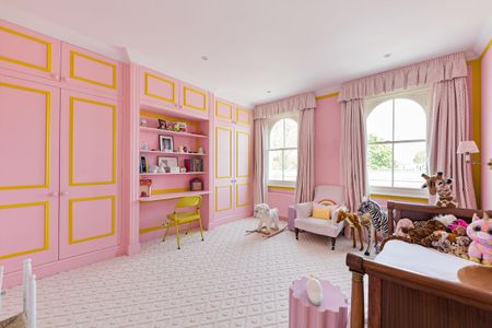 A beautiful family home set on this desirable street in the heart of Kensington. - Photo 5