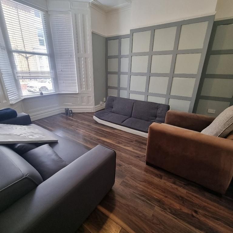 4 bedroom terraced house to rent - Photo 1