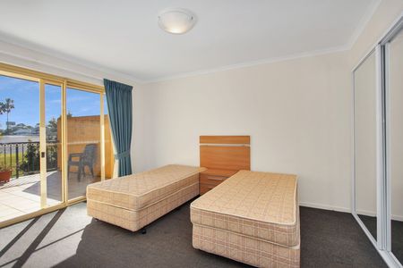 Coastal Living in a Secure 3-Bed Apartment - Photo 5