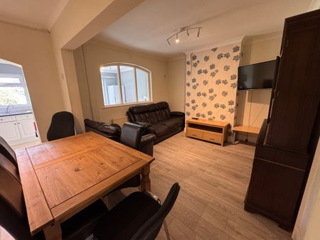 Asquith Avenue, Tang Hall - P1485 - Photo 2