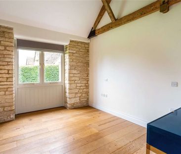 Refurbished three bedroom barn conversion - Photo 5