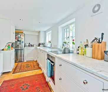 3 bedroom property to rent in Thames Ditton - Photo 3
