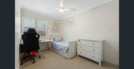 Two-story Townhouse In Ideal Location - Photo 3