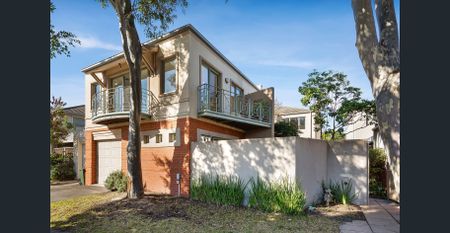 Charming Inner Bayside Retreat - Photo 2