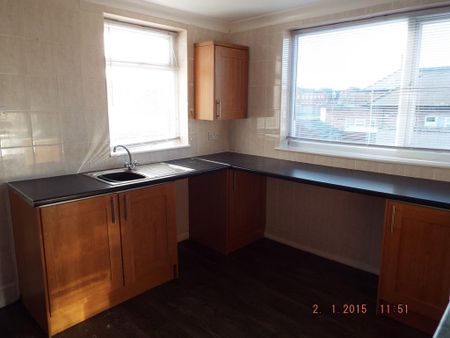 3 bedroom flat to rent - Photo 5