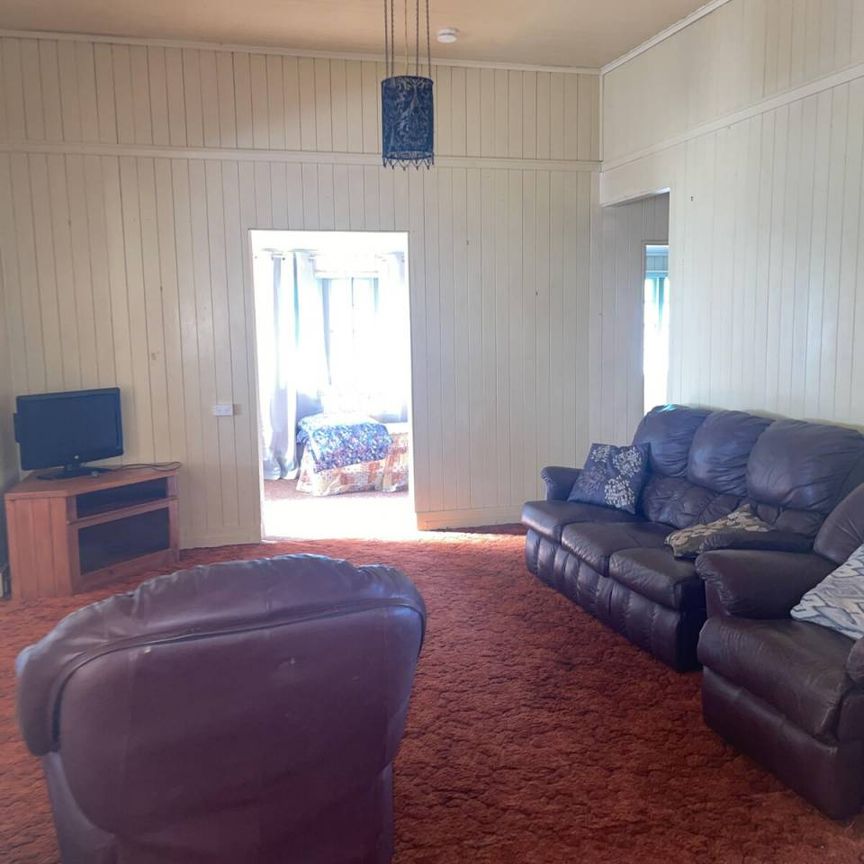 Furnished 4 Bedroom Home, Close to CBD - Available January 2026 - Photo 1
