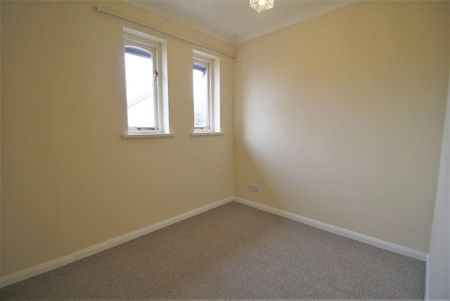 2 bedroom end of terrace house to rent - Photo 2