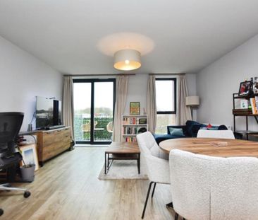 Immaculate modern one-bedroom furnished flat to let in the sought a... - Photo 2