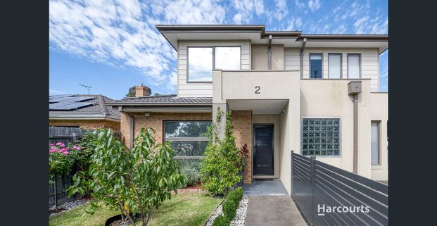 Modern 3-Bedroom in Great Location - Photo 1