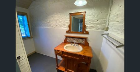 GORGEOUS QUAINT ONE BEDROOM COTTAGE WITH HILLSIDE VIEWS PERFECT FOR THOSE WHO ENJOY PEACE AND QUIET - Photo 4