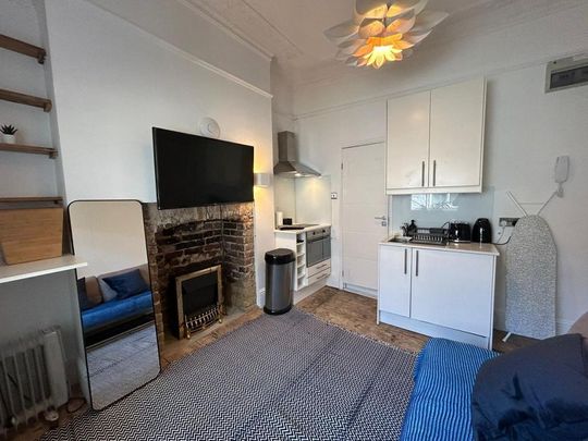 Studio to rent - Photo 1