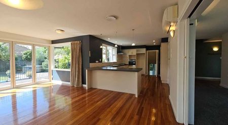 Charming 4BR Home w/ Pool & Spa - Photo 2