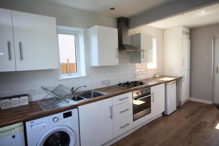 19 Sunnylands Drive, Carrickfergus, BT38 8JF - Photo 4