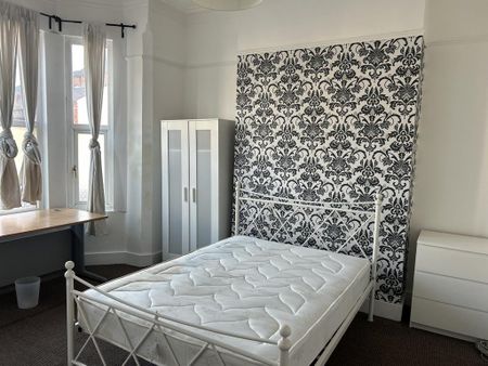 1 bedroom in a house share to rent - Photo 5