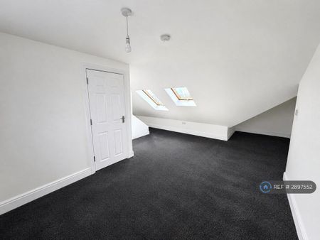 4 bedroom flat to rent - Photo 3