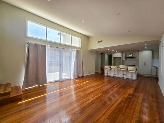 Stylish & Spacious Family Home in a Prime Campbelltown Location! - Photo 1