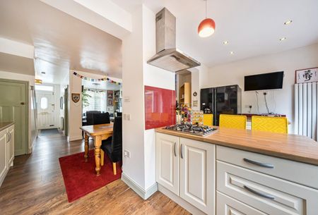 3 Bed Terraced House, Heyford Road, CR4 - Photo 3