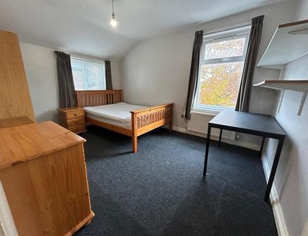 9 Bedroom Semi Detached To Let - Photo 3