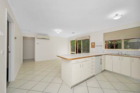 45 May Maxwell Crescent, Gilmore Australia - Photo 2