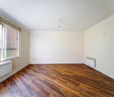To Let 0 Bed Studio - Photo 3
