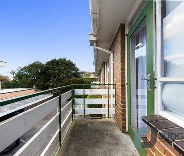 Modern Two Bedroom Apartment - Photo 1