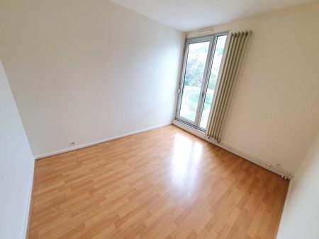 Location Appartement 4 pièces 90m² CHAMALIERES 63400 - Photo 4