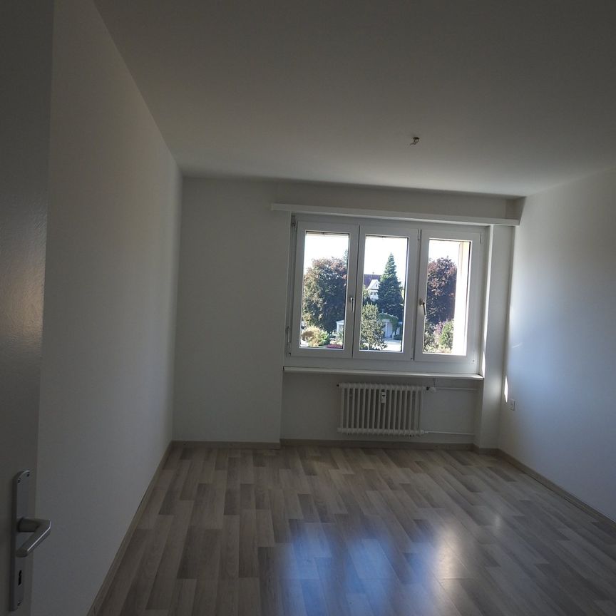 "eigene Waschmaschine | moderne 4.5-Zimmer-Wohnung an ruhiger Lage mit sonnigem Balkon" - Photo 1