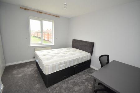 3 bedroom flat to rent - Photo 5