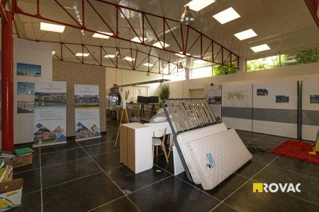 Ruime alleenstaande loftwoning met garage/opslagplaats - Photo 3