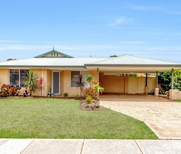 Gorgeous 4 x 2 Home ! - Photo 1