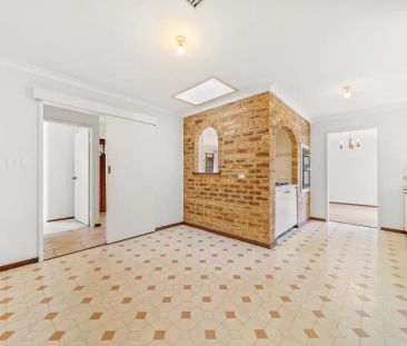 “Spacious Family Home in a Convenient Parkwood Location - READY TO ... - Photo 5