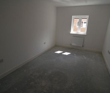 4 bedroom semi-detached house to rent - Photo 2