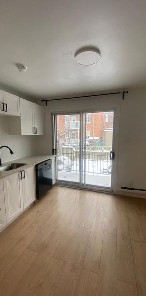 2 Bedroom - 8191 Avenue Bloomfield, Montréal - Photo 1