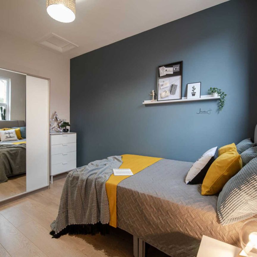 Park Road, Farnworth - Photo 1