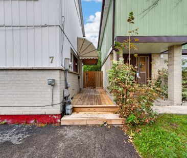 For Lease - 7 Grand River Court, Brampton, Ontario - Photo 2