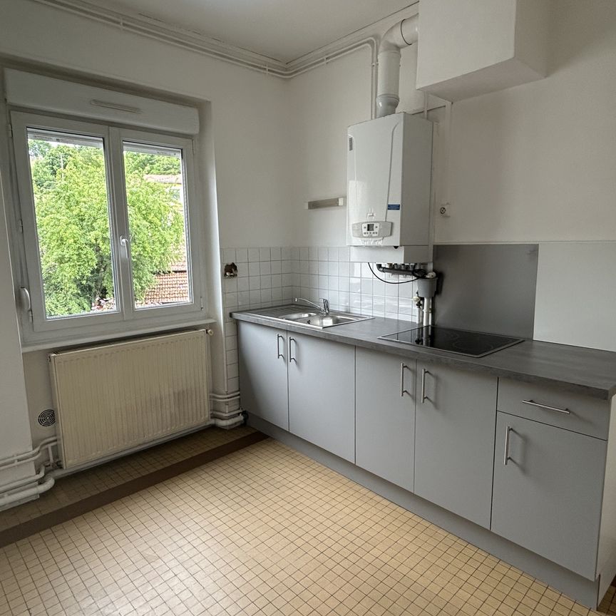 Location Appartement 2 pièces 44m² LE CREUSOT 71200 - Photo 1