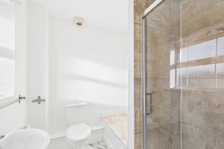 4 bedroom end of terrace house to rent - Photo 4