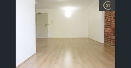 Beautiful 2 Bedroom Unit - Photo 4