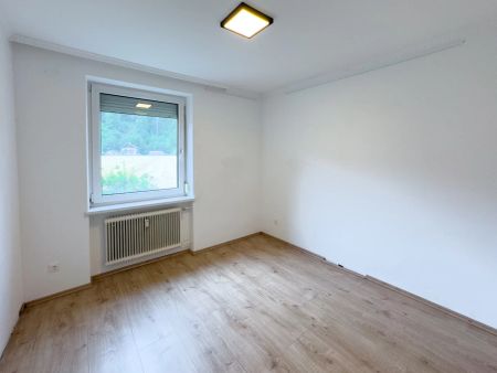 CHARMANTE 2,5 ZIMMER-WOHNUNG IM HOCHPARTERRE - Photo 2