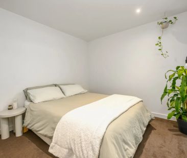 Modern 1-Bedroom Apartment with Study in Travancore - Photo 4